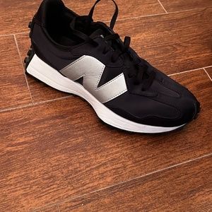 New Balance 327